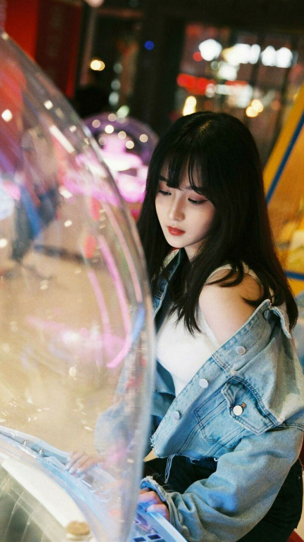 当雄鹿的锋芒撞上太阳的火焰,库里用独一无二的弧线照亮赛场