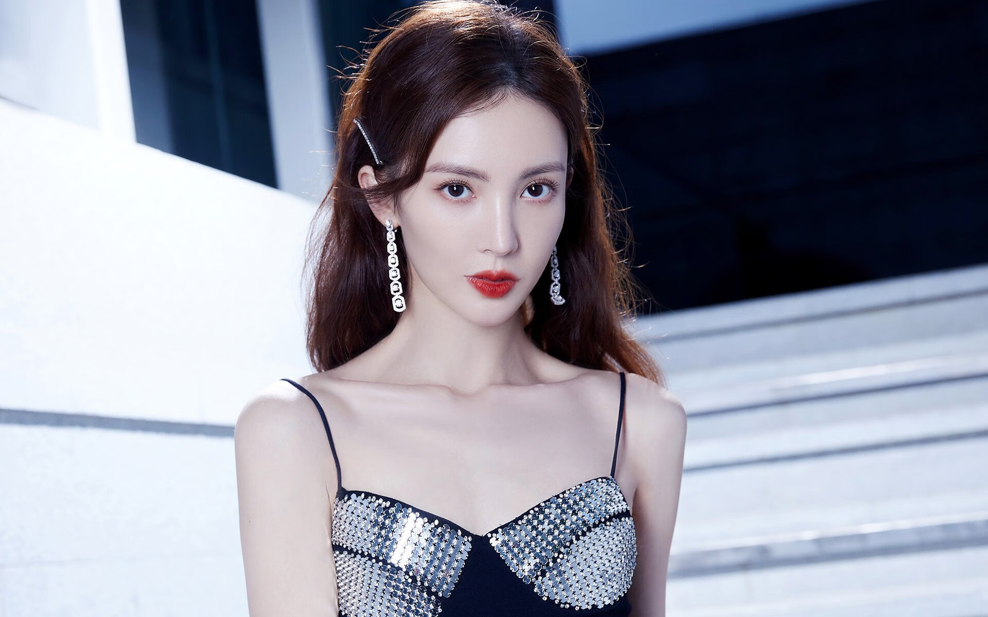 钢铁之躯与针尖意志,浓眉关键回合的无声宣告