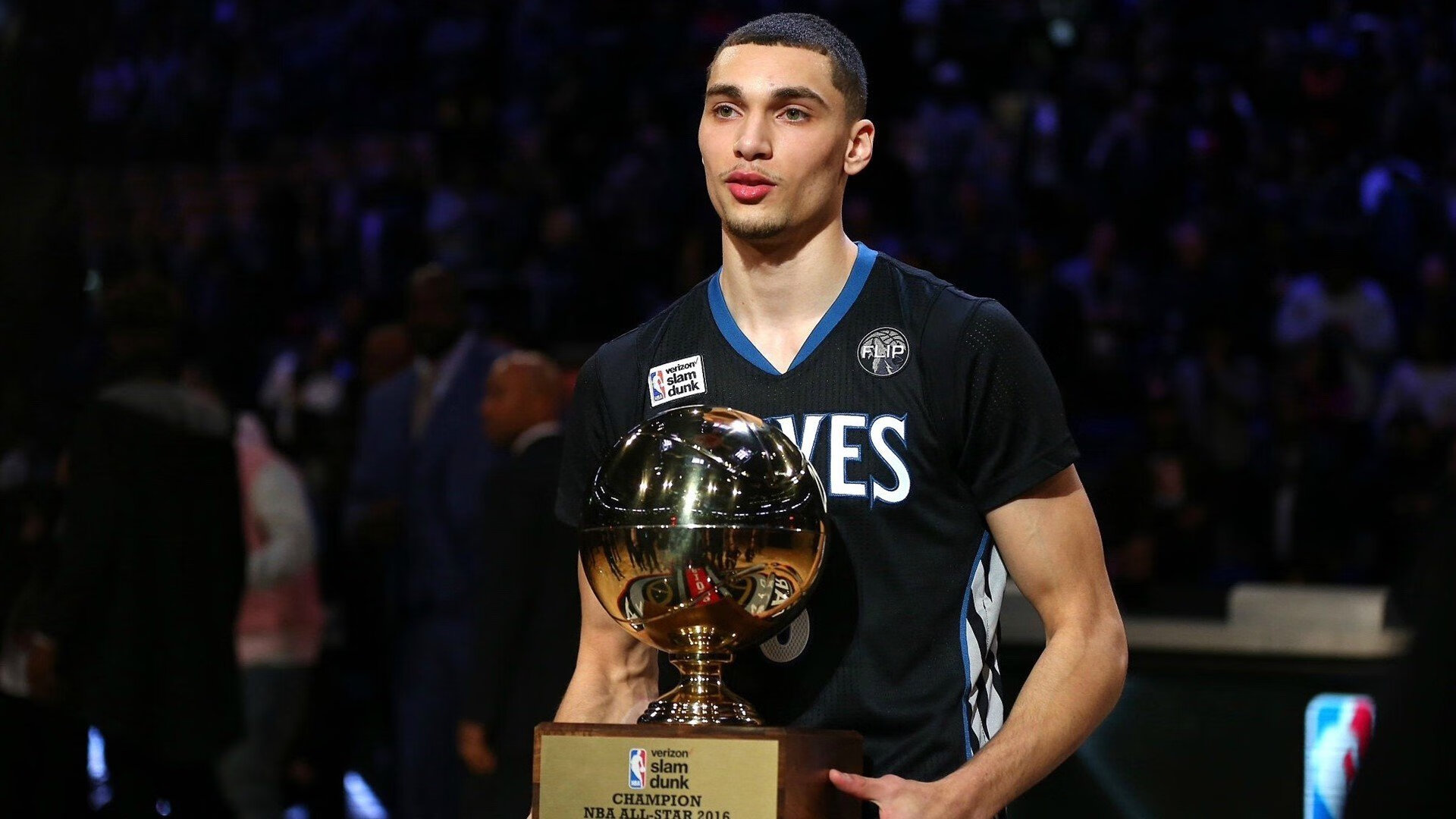 平行时空的足球之夜，萨拉赫点燃安菲尔德，佛罗伦萨在地中海畔完胜加纳